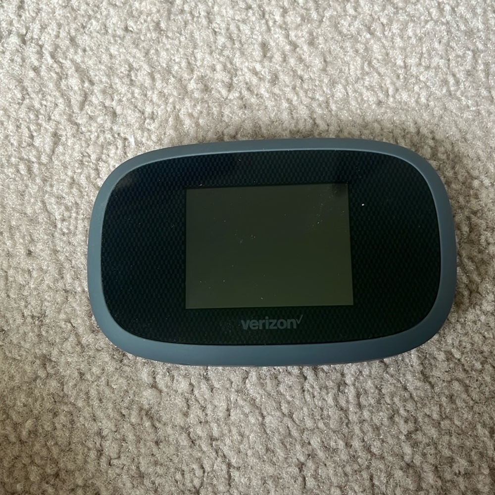 Verizon 8800 L MiFi 4G mobile portable Wi-Fi